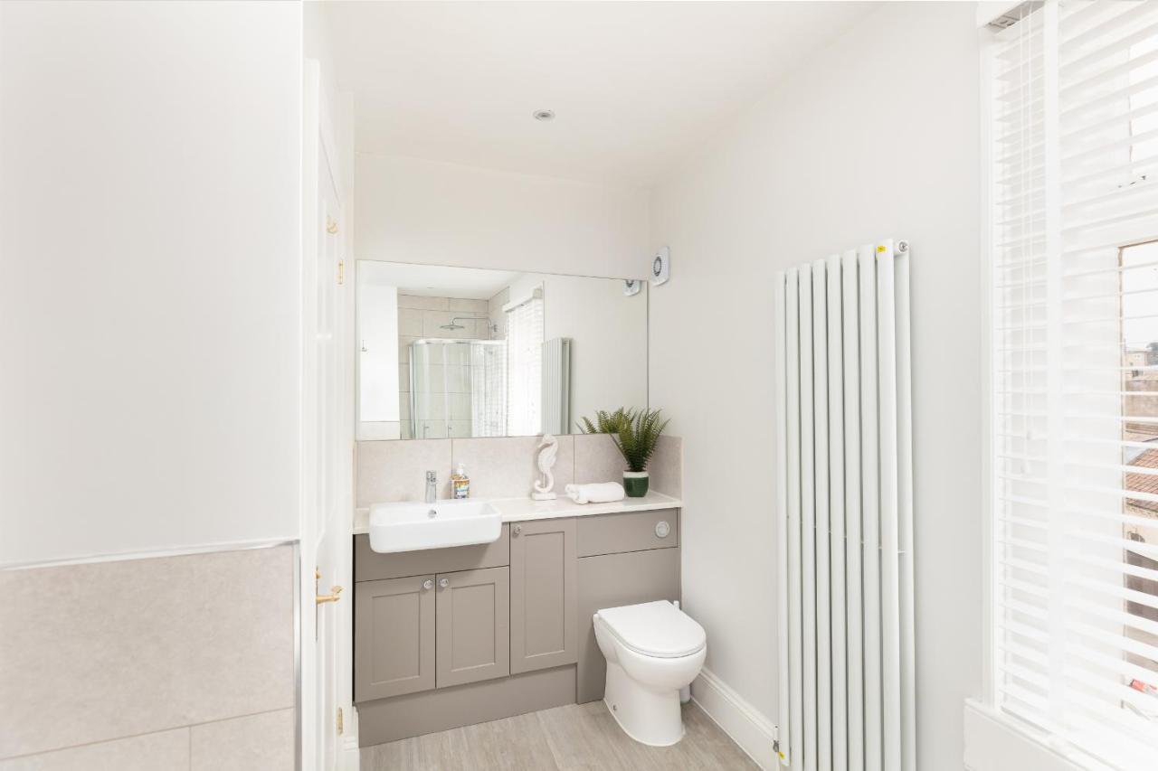 5 Bedroom Magnificent Georgian Townhouse- City Centre Bath Bagian luar foto